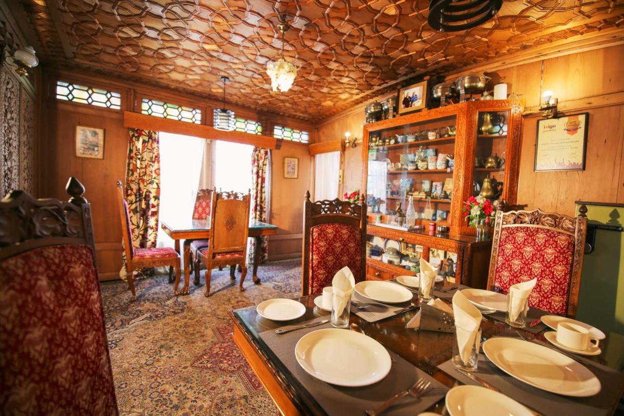 The Shelter Group Of Houseboats & Tour Organiser Srīnagar Екстериор снимка