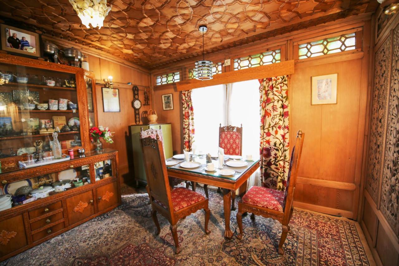 The Shelter Group Of Houseboats & Tour Organiser Srīnagar Екстериор снимка