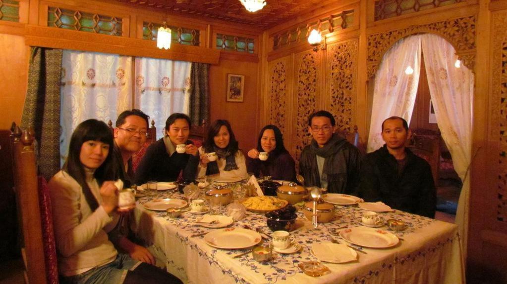 The Shelter Group Of Houseboats & Tour Organiser Srīnagar Екстериор снимка