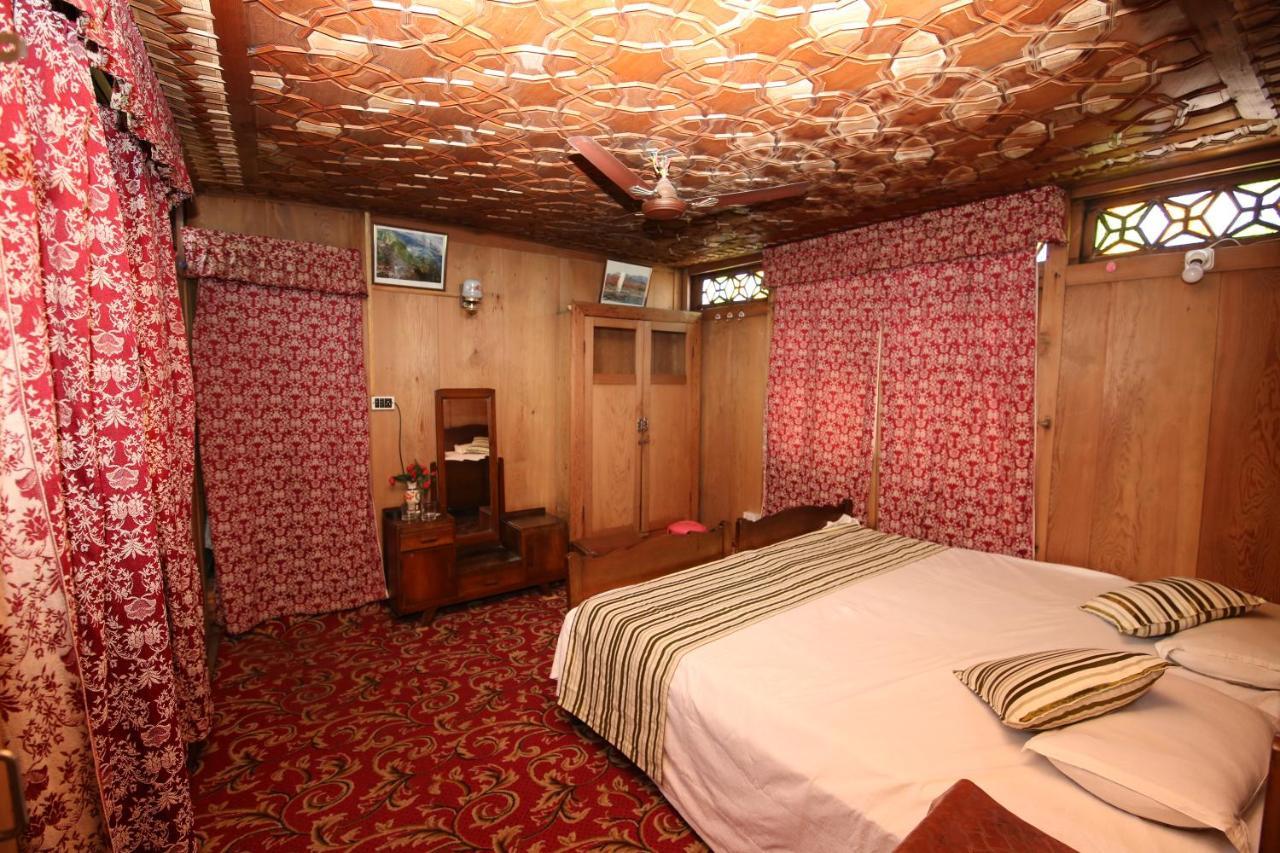 The Shelter Group Of Houseboats & Tour Organiser Srīnagar Екстериор снимка