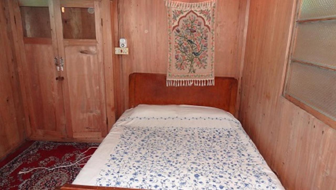 The Shelter Group Of Houseboats & Tour Organiser Srīnagar Стая снимка