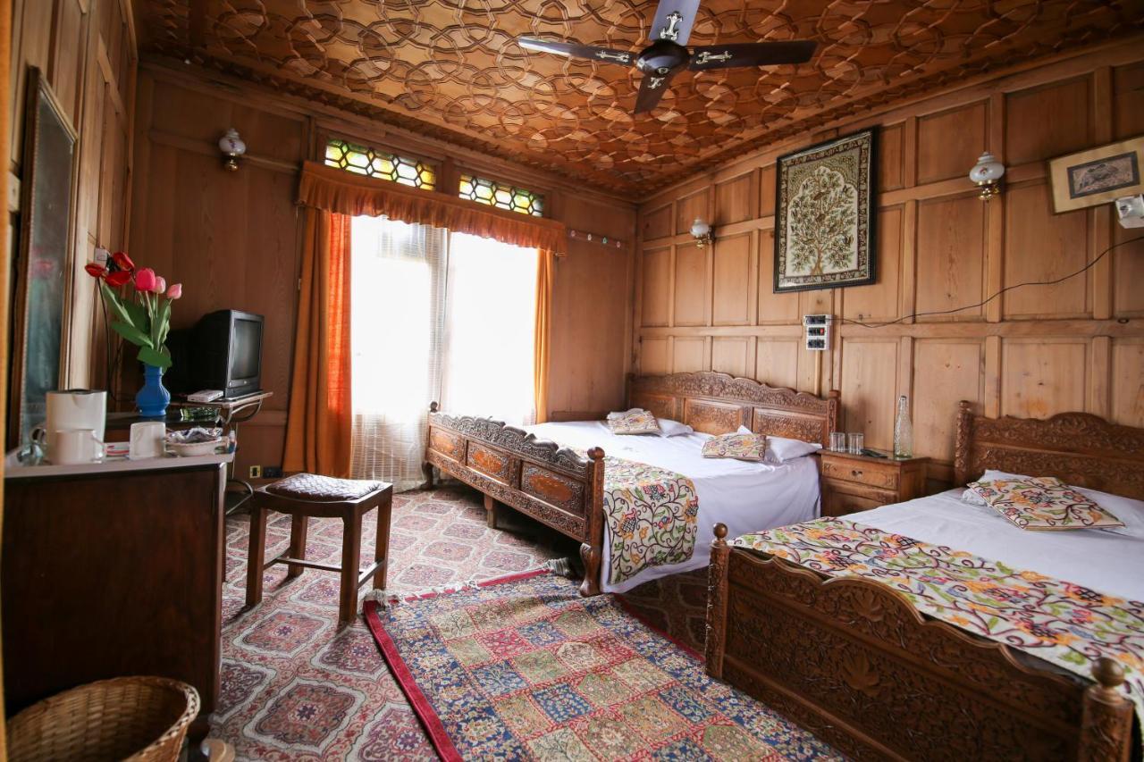 The Shelter Group Of Houseboats & Tour Organiser Srīnagar Екстериор снимка