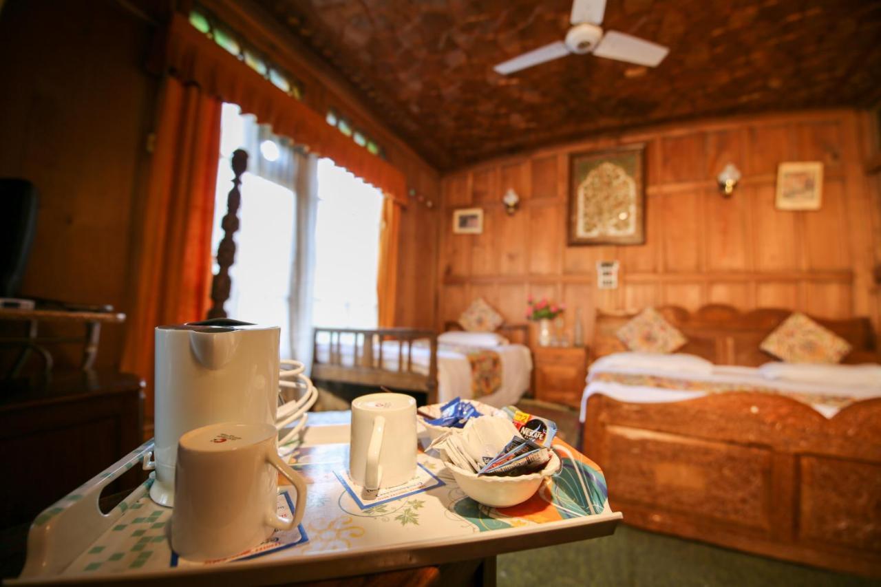 The Shelter Group Of Houseboats & Tour Organiser Srīnagar Екстериор снимка