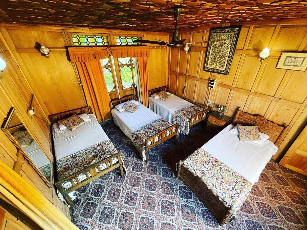 The Shelter Group Of Houseboats & Tour Organiser Srīnagar Екстериор снимка