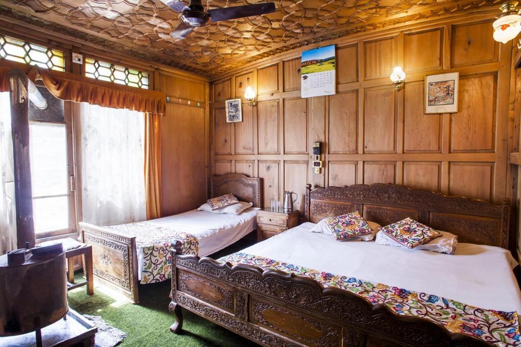 The Shelter Group Of Houseboats & Tour Organiser Srīnagar Екстериор снимка