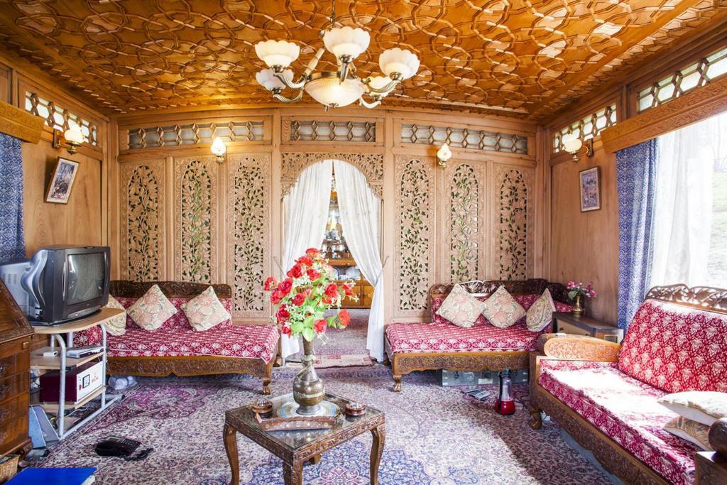 The Shelter Group Of Houseboats & Tour Organiser Srīnagar Екстериор снимка